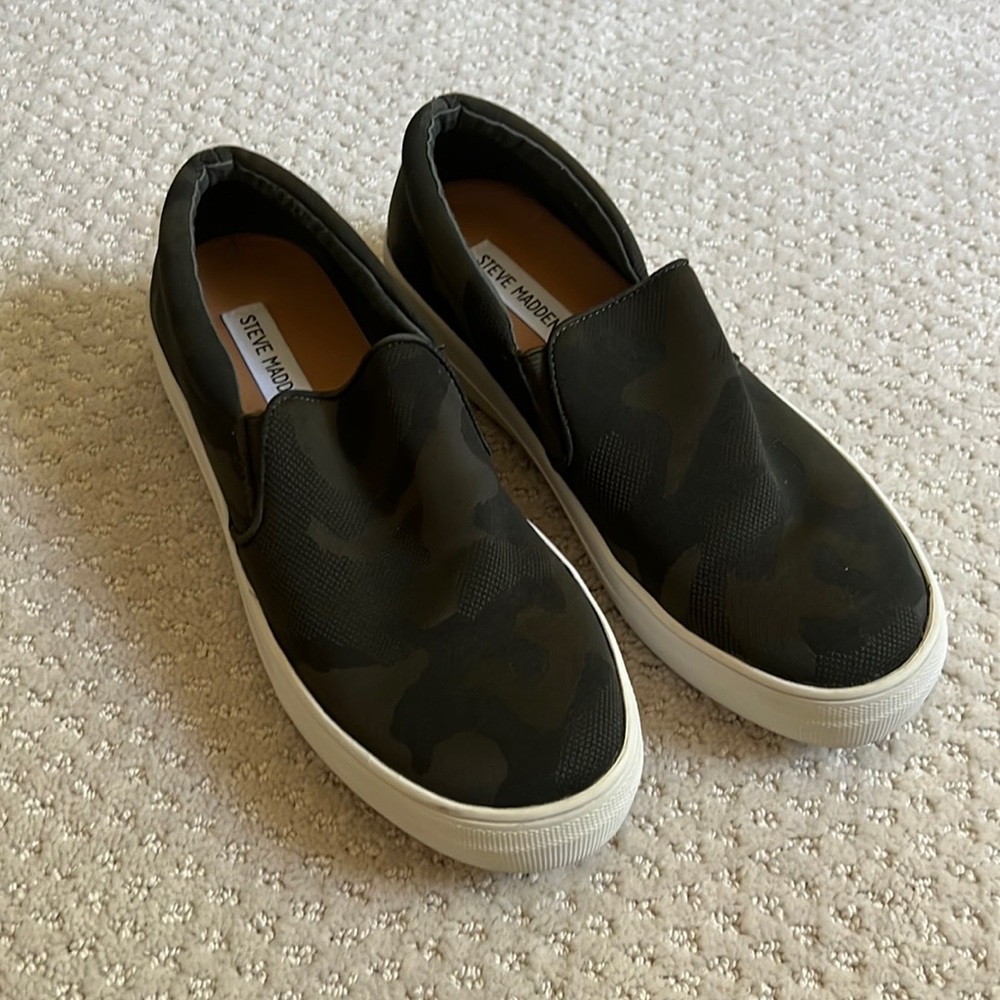 Steve Madden camo slip ons